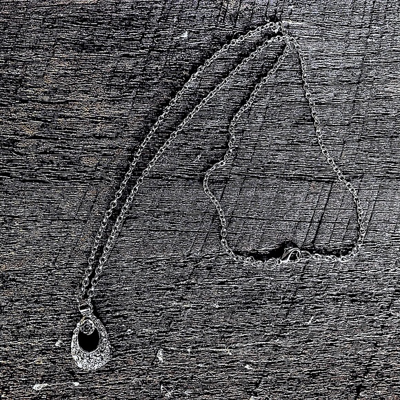 Teardrop Necklace with clear stone - Picture 9 of 9